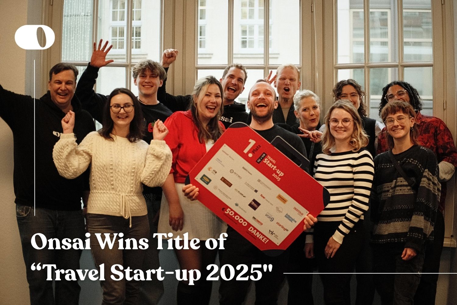 Das Team von Onsai mit ihrer Urkunde des Titels "Travel Start-Up 2025"